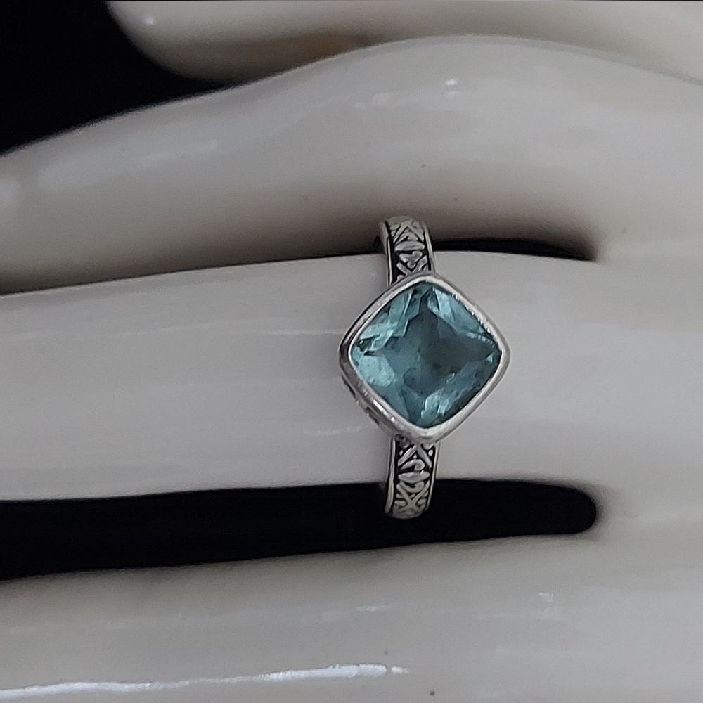 Silpada High Quality 925 Silver and Blue Aqua Glass “Frozen Lake” Ring
